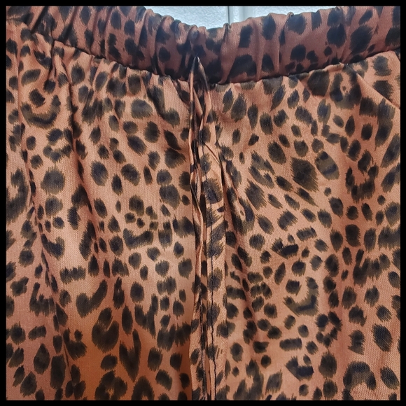 Split Thigh Leopard Print Maxi Skirt - Picture 4 of 4